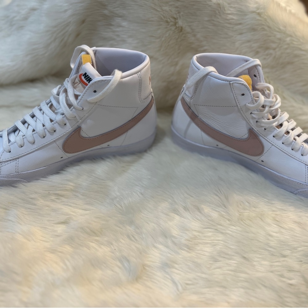 Nike women’s blazer Mid ‘77 Pink size 7.5